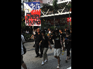 People in Hong Kong hold a street rally on Sunday to express their grief and anger in the wake of the Manila hostage tragedy and demand justice for the victims, Aug. 29, 2010. Eight Hong Kong tourists died in last week's bus hijacking and botched rescue. [Xinhua]
