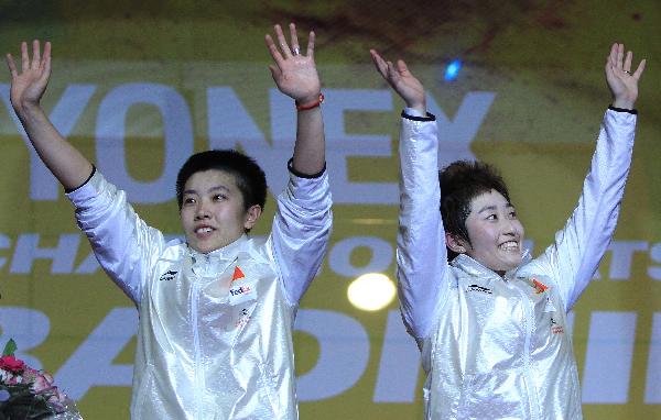 China's Du Jing (L)/Yu Yang celebrate on the podium after the women's doubles final against China's Wang Xiaoli/Ma Jin at the 2010 World Badminton Championships in Paris, France, on Aug. 29, 2010. Du Jing/Yu Yang claim the title after winning the match 2-0. (Xinhua/Zhang Yuwei)