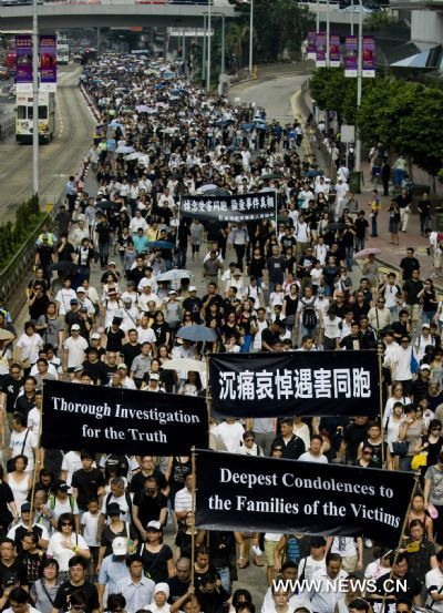 Photo taken on Aug. 29, 2010 shows the scene of a parade in Hong Kong, south China, Aug. 29, 2010. Around 80 thousand people took to streets to express their condolences to families of victims in the Manila&apos;s hostage tragedy and demand a thorough investigation on Monday&apos;s bloody hijack of a Hong Kong tour bus caused eight killed in Philippine&apos;s capital. [Xinhua]