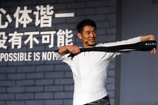 Action star Jet Li teaches his self-developed exercise Wuji in Beijing on August 5, 2009.
