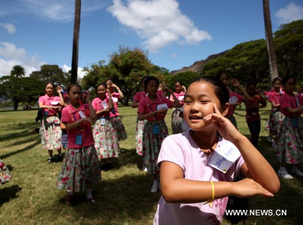 A Hawaiian girl (Front) teaches hula dance to Chinese girls of Shanghai Soong Ching Ling Foundation Children's Palace Art Troupe in Honolulu, Hawaii, the United States, Aug. 28, 2010. Forty-five students of the art troupe arrived in the resort on Aug. 24 to spend five days with their counterpart in Hawaii and to promote the Shanghai 2010 World Expo. 