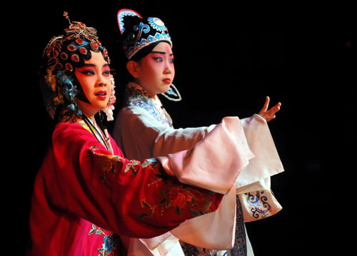 Young Peking opera performers are in rehearsal for Red Cliff at the National Center for the Performing Arts, Beijing, Aug 26, 2010. [Xinhua] 