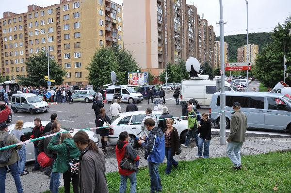 People stand near a shooting spree spot in the Bratislava suburb of Devinska Nova Ves on August 30, 2010. At least seven people inlcuding the gunman were killed and a dozen others wounded in a shooting spree in the Slovak capital of Bratislava on Monday, the state-run TASR news agency reported. [Xinhua] 