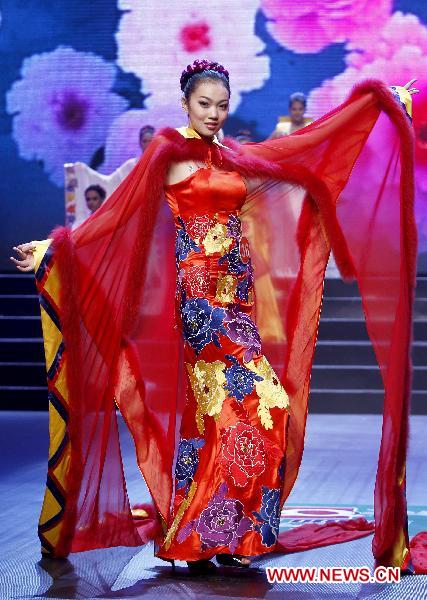 A contestant presents ethical dress at the Fifth Asian Super Model Contest held in Nanning, capital of southwest China's Guangxi Zhuang Autonomous Region, Aug. 30, 2010. The second competition of the Fifth Asian Super Model Contest was held there on Monday. A total of 36 contestants from ten countries and regions attended the contest.