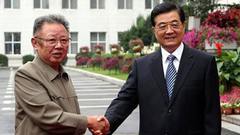 Chinese President Hu Jintao (R) meets with Kim Jong Il, top leader of the Democratic People's Republic of Korea (DPRK), in Changchun, capital of northeast China's Jilin Province, Aug. 27, 2010.