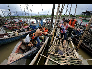 People evacuated in Wenzhou, Zhejiang province, Aug 31, 2010.[China Daily]