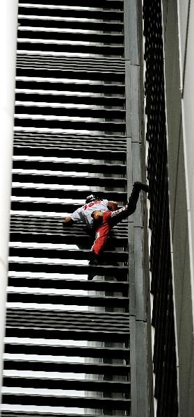 A French skyscraper climber dubbed &apos;Spiderman&apos; was scaling a 57-story building in Sydney with his bare hands, and was arrested later, August 30, 2010.[Xinhua/AFP]