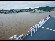 China's navy hospital ship Peace Ark departs from a port in Zhoushan, a coastal city of East China's Zhejiang province, Aug 31, 2010. [Xinhua]