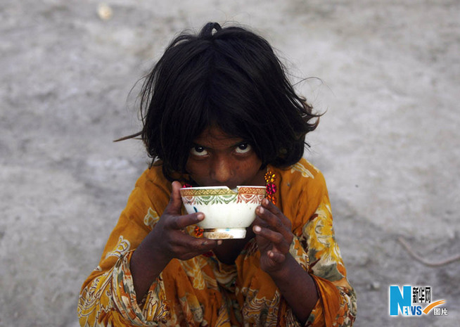 With more than 1,600 people confirmed dead and as many as 20 million homeless, Pakistan is reeling from the scale of the catastrophe brought by torrential monsoon rains for over one month.[Xinhua]