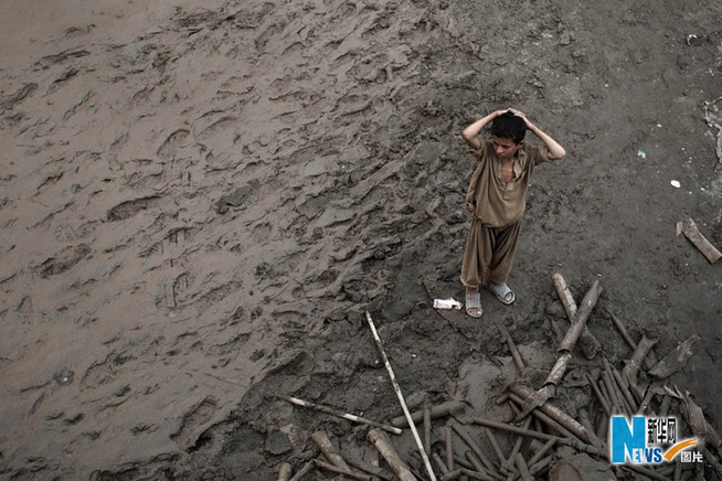 With more than 1,600 people confirmed dead and as many as 20 million homeless, Pakistan is reeling from the scale of the catastrophe brought by torrential monsoon rains for over one month.[Xinhua]