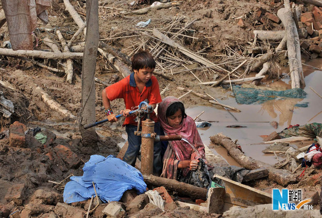 With more than 1,600 people confirmed dead and as many as 20 million homeless, Pakistan is reeling from the scale of the catastrophe brought by torrential monsoon rains for over one month.[Xinhua]