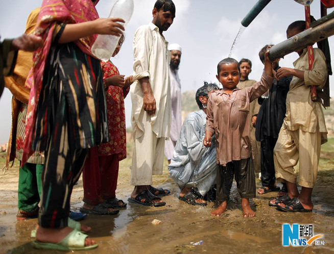 With more than 1,600 people confirmed dead and as many as 20 million homeless, Pakistan is reeling from the scale of the catastrophe brought by torrential monsoon rains for over one month.[Xinhua]