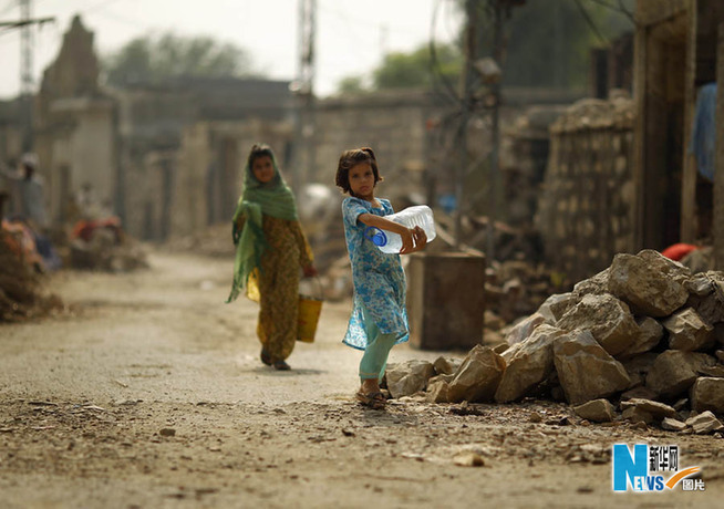 With more than 1,600 people confirmed dead and as many as 20 million homeless, Pakistan is reeling from the scale of the catastrophe brought by torrential monsoon rains for over one month.[Xinhua]