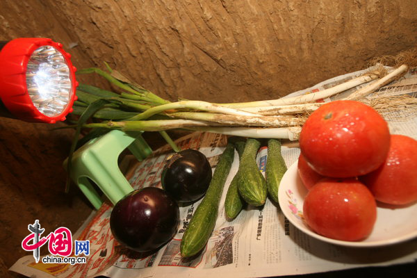 Vegetables are seen in Chen&apos;s basement in Zhengzhou, capital of Central China&apos;s Henan Province.[CFP] 