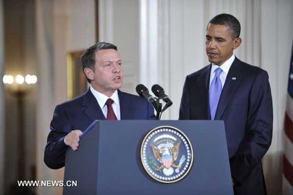 Jordan King Abdullah (L) speaks during a press conference about the Middle East peace talks as U.S. President Obama looks on at the East Room of the White House in Washington D.C., capital of the United States, Sept. 1, 2010. [Zhang Jun/Xinhua]