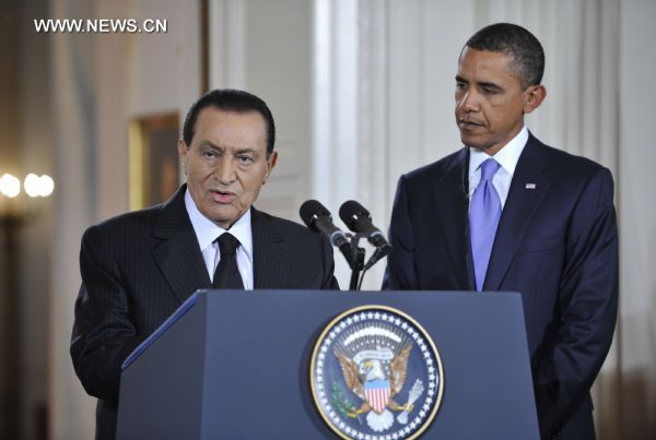 Egyptian President Hosni Mubarak (L) speaks during a press conference about the Middle East peace talks as U.S. President Obama looks on at the East Room of the White House in Washington D.C., capital of the United States, Sept. 1, 2010. [Zhang Jun/Xinhua]