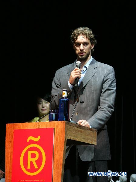 Lakers player Pau Gasol promotes Spanish brands at Expo