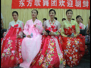 The DPRK performers from Pyongyang Art Troupe, dressed in traditional costumes, at the China Oriental Arts Group in Beijing during their touring trip to China, September 1, 2010. [Xinhua]