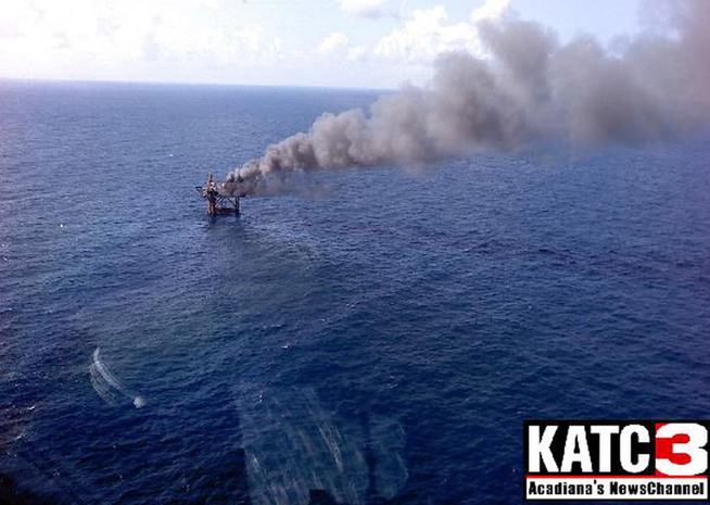 An offshore oil platform explodes in the Gulf of Mexico south of the Louisiana coast.Fire engulfed the offshore platform and massive plumes of gray smoke billowed into the sky. 13 workers from the offshore oil platform are forced to jump into the sea.All13 crew membersare rescued, September 2, 2010.[Xinhua/AFP]