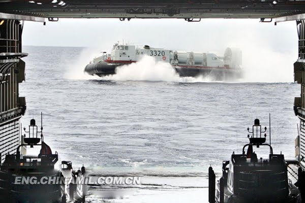 An air-cushion craft of the Navy of the Chinese People&apos;s Liberation Army (PLA) is leaving its mother ship &apos;Kunlunshan&apos; dock landing ship to sail towards the blue sea for the first time during a ship-craft coordination exercise on July 6,2010. [eng.chinamil.com.cn]