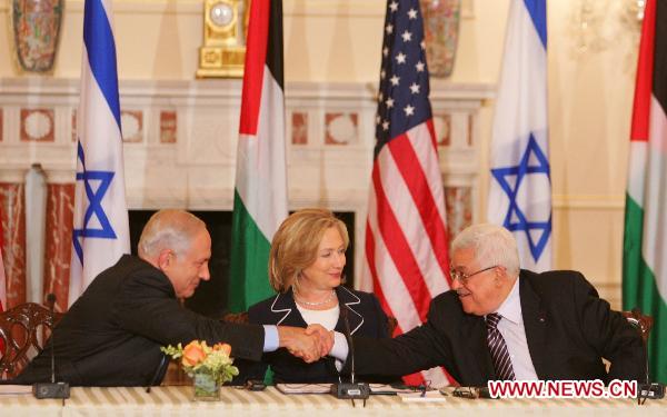 Israeli Prime Minister Benjamin Netanyahu (L) shakes hands with Palestinian National Authority Chairman Mahmoud Abbas (R) as U.S. Secretary of State Hillary Clinton looks on during the launching ceremony of the direct negotiation between Palestine and Israel at the U.S. State Department in Washington D.C., the United States, Sept. 2, 2010. [Wang Chengyun/Xinhua]