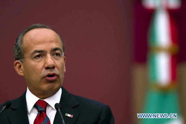 Mexican President Felipe Calderon delivers his 4th annual speech to the nation at the National Palace in Mexico City, capital of Mexico, September 2, 2010. [Jorge Dan/Xinhua]