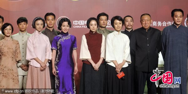 Leading actors of Jian Dang Wei Ye: Zhou Xun (first from the left), Tang Wei (third from the left) and Liu Ye (first from the right)