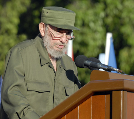 Former Cuban president Fidel Castro speaks during a meeting with students at Havana's University September 3, 2010. [Xinhua]