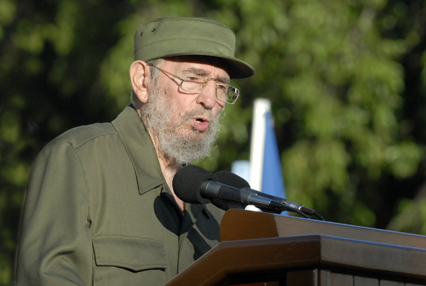 Former Cuban president Fidel Castro speaks during a meeting with students at Havana's University September 3, 2010. [Xinhua]