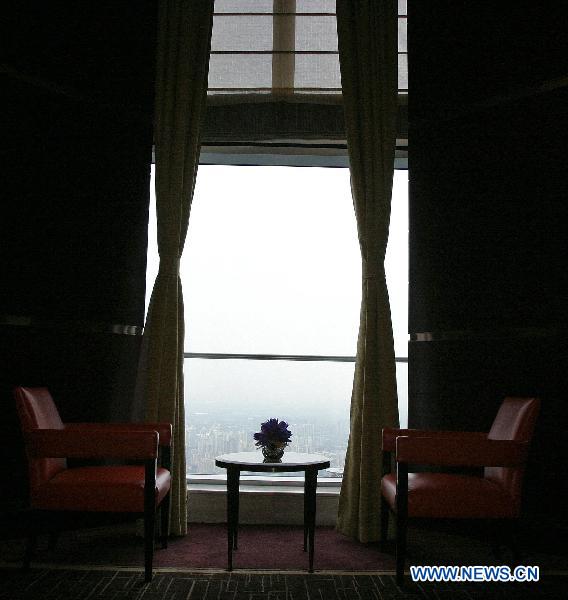 The photo taken on Sept. 3, 2010 shows a restaurant room on the 79th floor of the skyscraper China World Trade Center Tower in Beijing, capital of China. As the tallest skyscraper in Beijing, the 330-meter-high China World Trade Center Tower was completed and put into use on Aug. 30. [Xinhua]