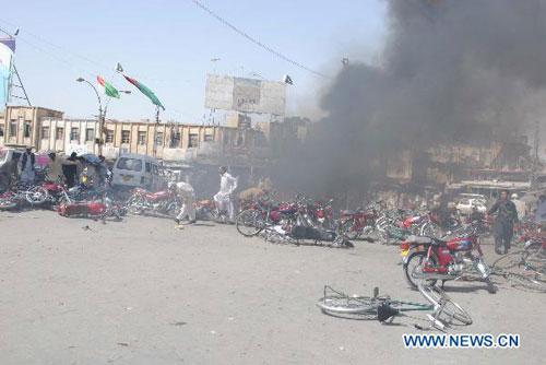 Smoke rises from the site of the suicide blast in Quetta, Pakistan, Sept. 3, 2010. [Xinhua]