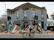 A 7.1 magnitude earthquake has rocked New Zealand's second largest city Christchurch, causing injuries and widespread damage, including the collapse of some buildings and power outages. [Xinhua] 