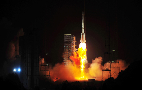 The 'SinoSat-6' satellite blasts off from the launch pad at the Xichang Satellite Launch Center in Southwest China's Sichuan Province on Sept 5, 2010. 
