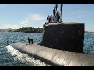 The Virginia-class attack submarine USS Hawaii (SSN 776) transits Tokyo Bay on the way to Fleet Activities Yokosuka, marking the first time in the history of the U.S. 7th Fleet that a Virginia-class submarine visited the region. This is Hawaii's first scheduled deployment to the western Pacific Ocean. [U.S. Navy photo]