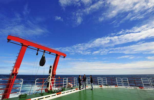 China&apos;s icebreaker Xuelong (Snow Dragon) sails on the northwest Pacific Ocean on Sunday. [Xinhua]