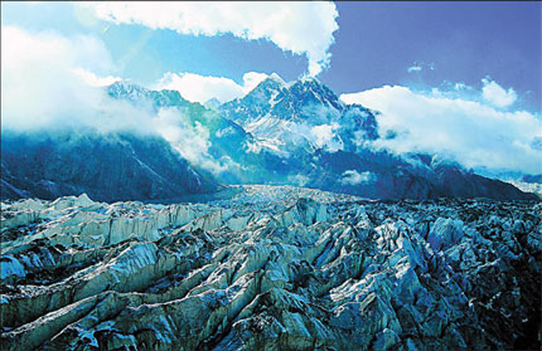 Mount Tomur is home to some of the most extensive glaciers in the world. Shown here is the Qiongtailan Glacier that covers the eastern slopes of the peak.[Source: Shanghai Daily] 