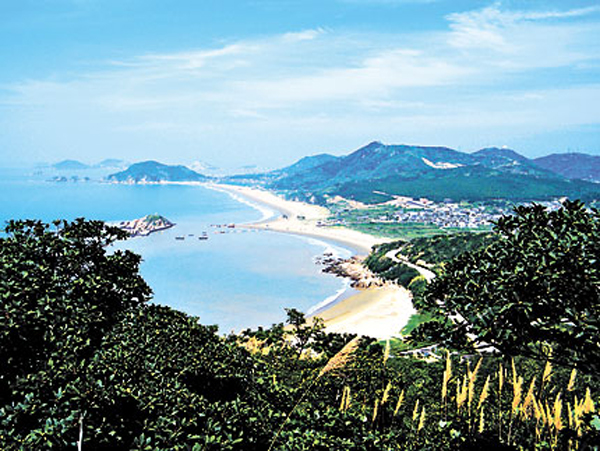 With white sandy beaches, reefs, rock formations, mountains and a Buddhist site, Shengsi is known as one of China's top 10 islands.[Source: Shanghai Daily]