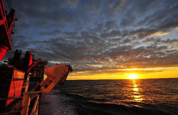 China&apos;s icebreaker &apos;Xuelong,&apos; or &apos;Snow Dragon&apos; sails on the northwest Pacific Ocean, Sept. 5, 2010. The fourth Chinese Arctic scientific expedition team returned to northwest Pacific Ocean on Sunday by &apos;Xuelong&apos; after completing its tasks on the North Pole. 