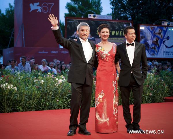 Chinese film director Tsui Hark (L) and film producer Nansun Shi (C) arrive for the screening of 'Di Renjie Zhi Tong Tian Di Guo (Detective Dee and the mystery of Phantom Flame)' at the 67th Venice Film Festival in Venice, Italy, Sep. 5, 2010.