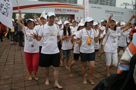 1,141 remove shoes to set new world record