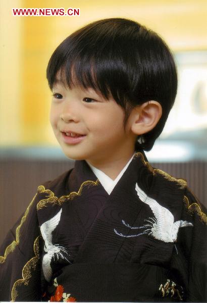 This photo taken on Aug. 7, 2010 and released by Japan&apos;s Imperial Household Agency on Monday, Sept. 6, 2010, Japanese Prince Hisahito, the son of Prince Akishino and Princess Kiko, poses for a photo at his residence in Tokyo. Hisahito celebrated his fourth birthday on Monday. [Xinhua/AFP]