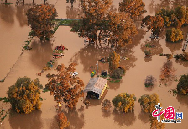 Floodwaters surround a farm on September 6, 2010 in Dookie, Australia. [CFP]