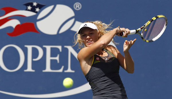 Caroline Wozniacki plays at the U.S. Open tennis tournament in New York September 4, 2010. (Xinhua/Reuters File Photo)