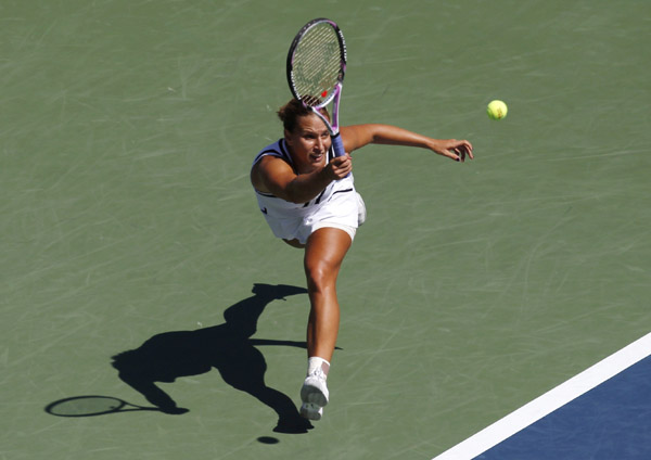 Svetlana Kuznetsova of Russia hits a return to Dominika Cibulkova of Slovakia during the U.S. Open tennis tournament in New York, September 6, 2010. (Xinhua/Reuters Photo)