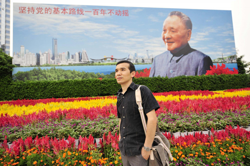 A portrait in Shenzhen shows the late leader Deng Xiaoping, who was the architect of China's reform and opening-up program. [Photo/Xinhua]