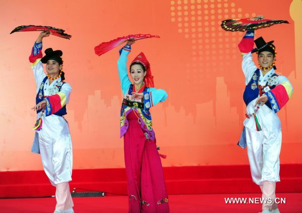 Artists from the Democratic People's Republic of Korea (DPRK) perform duing a ceremony marking the National Pavilion Day for the DPRK at the 2010 World Expo in Shanghai, east China, Sept. 6, 2010. 