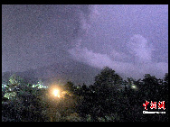 Mount Sinabung volcano erupted again at 12:23am September 7, 2010 (1723 GMT Monday) in Indonesia, and it was felt about eight kilometres (five miles) away. [Chinanews.com]
