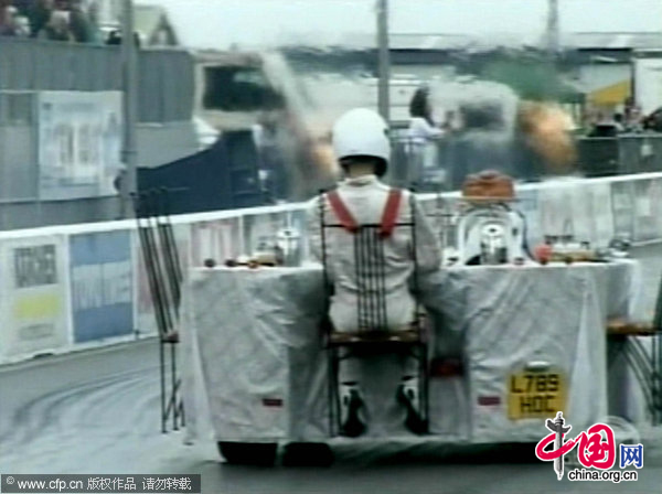 Inventor Perry Watkins is believed to have set a world record for the fastest piece of furniture. The 47-year-old piloted the Queen Anne table, set for a silver service dinner, twice down a 500m track at Santa Pod, Northamptonshire, UK. [CFP]