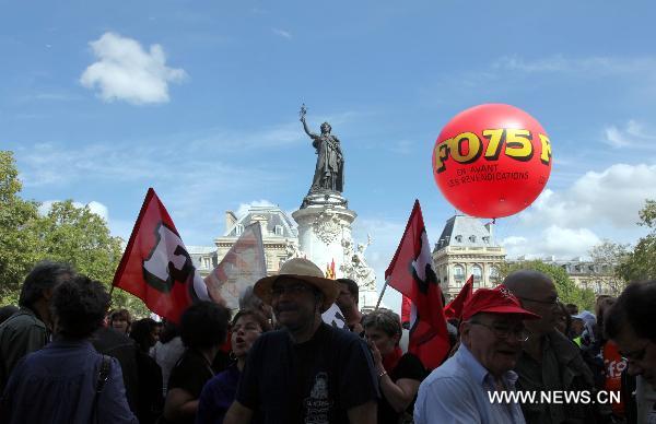 People protest against the retirement reform in Paris, France, Sept. 7, 2010. French labor unions leading a nationwide strike against retirement reform hailed on Tuesday the success of the largest demonstration aimed at forcing the government to bow to the streets' call. About 2.5 million people participated in the strike across the country. [Ying Qiang/Xinhua]