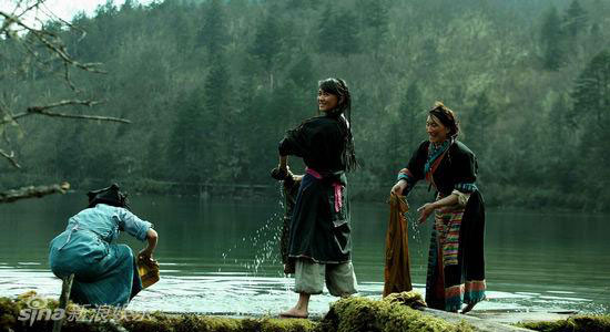A still of the romantic film 'New Kangding Qing Ge' starring Alec Su, Ju Wenpei and Pu Bajia.